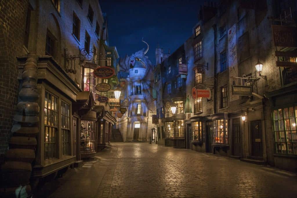 The Must-Dos at Diagon Alley at the Wizarding World of Harry Potter in Universal Orlando. Do you have small kids? No problem! There's plenty for them to do!