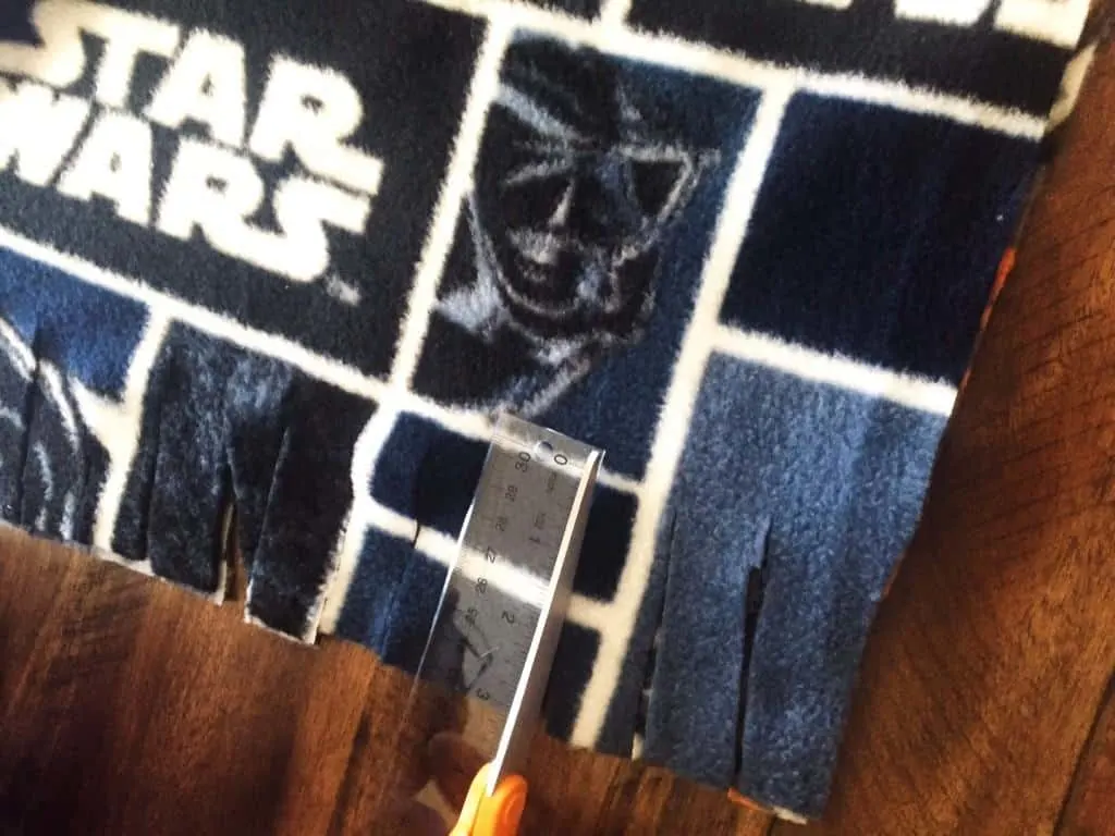 How to Make No Sew Star Wars Blanket for dogs