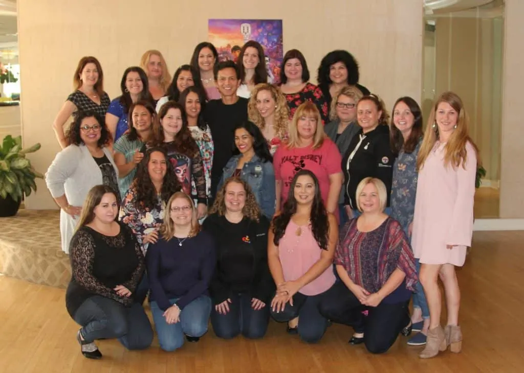 Benjamin Bratt sits down with 25 bloggers for an exclusive interview about Coco.