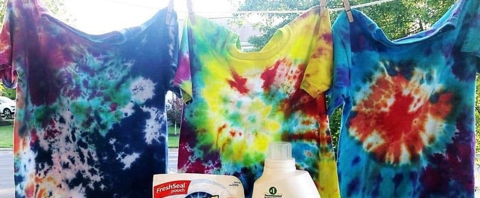 Ho to Tie Dye Shirts With Kids 