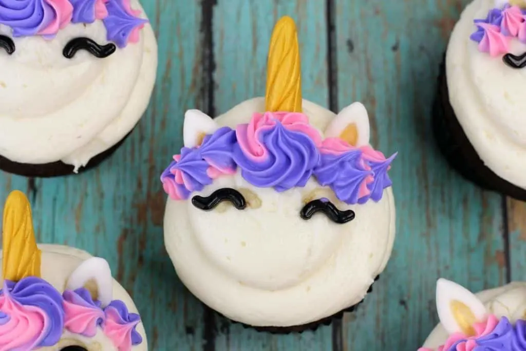 How to decorate and make unicorn cupcakes.