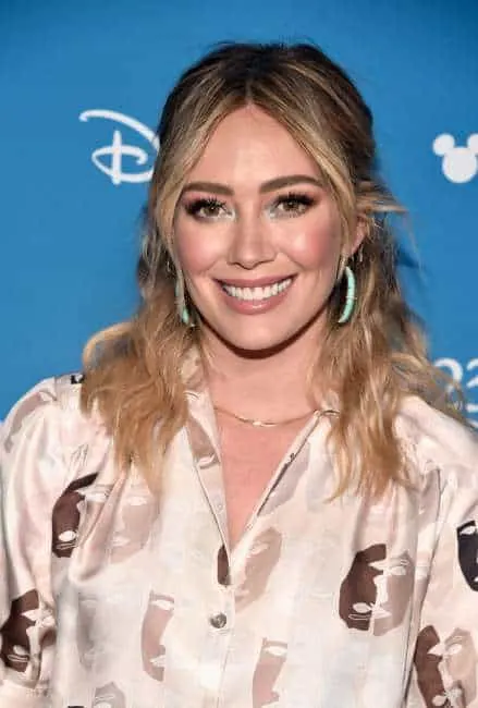 Hilary Duff stars an an older Lizzie McGuire in a new Disney+ series.