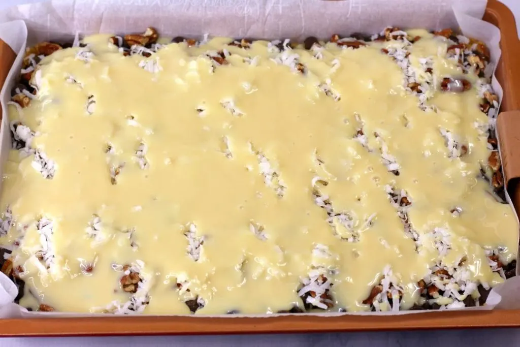 how to make Hello Dolly Cookie Bars