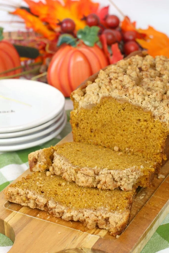 Easy Pumpkin Bread with Crumb Topping