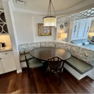 Banquette Table 2 BR Villa Grand Floridian