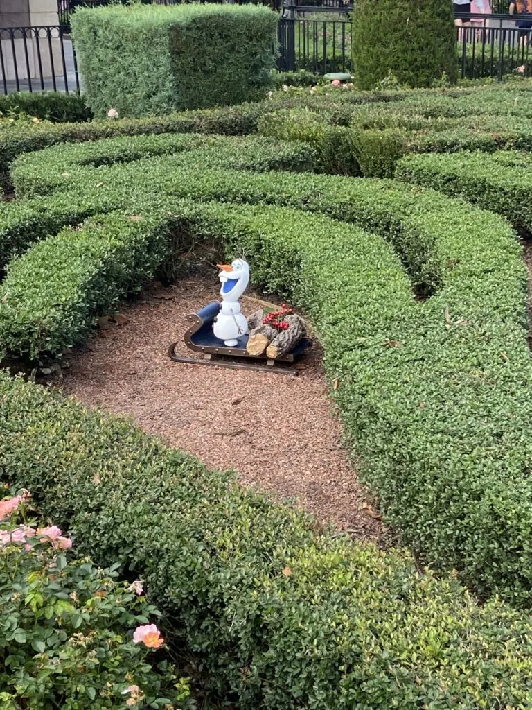 Olaf location in France for Epcot Scavenger Hunt