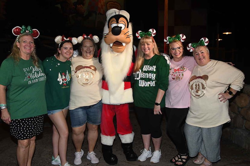 Santa Goofy at Mickey's Very Merry