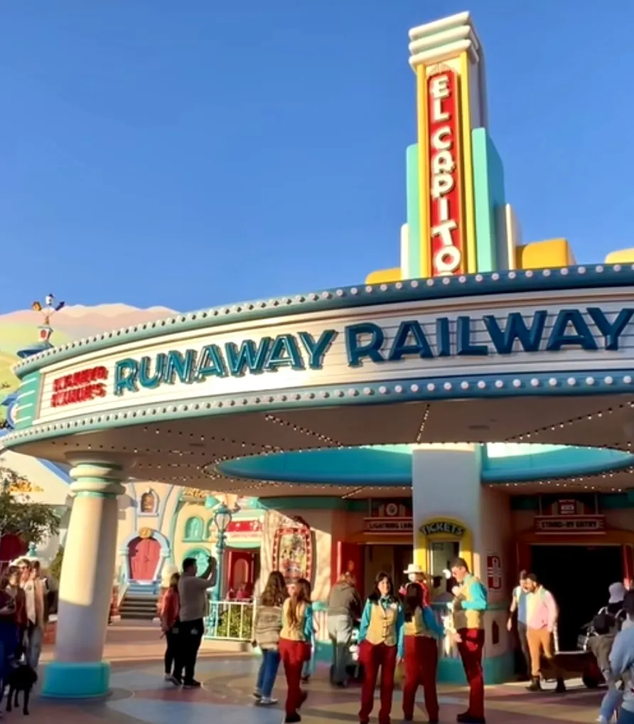 Mickey and Minnie's Runaway Railway Disneyland Standby